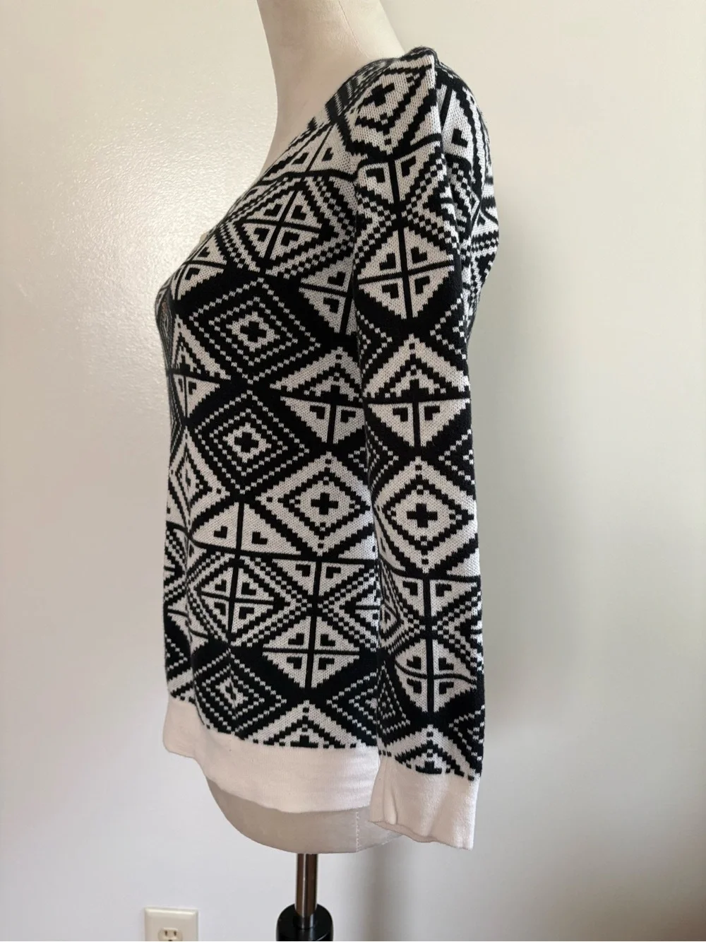 Banana Republic Women’s Aztec Tribal Diamond Knit Pullover Sweater  MP
